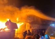 Pasar Kasongan Diamuk Si Jago Merah, Tim Gabungan Terus Berjibaku Padamkan