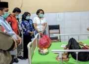 Wabup Barsel Kunjungi Pasien Tanpa Identitas, Berikan Tali Asih Rp20 Juta