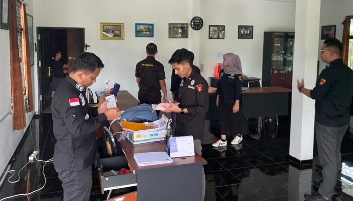 Kejati Kalteng Geledah Dua Kantor Terkait Dugaan Kasus Korupsi Zirkon PT KBM Senilai Rp281 Miliar