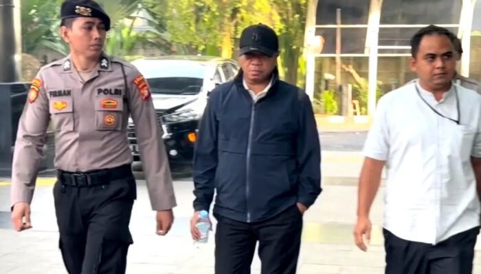 Usai OTT, KPK Tetapkan Bupati Gatut Sunu dan Ajudannya Tersangka Dugaan Pemerasan