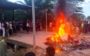 Viral! Amuk Massa, Rumah Terduga Bandar Sabu Diserbu
