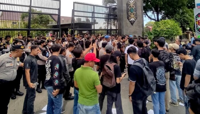 Aksi Demo APKAB, Desak Polda Kalteng Usut Kasus Dugaan Gratifikasi Ketua DPRD Kotim