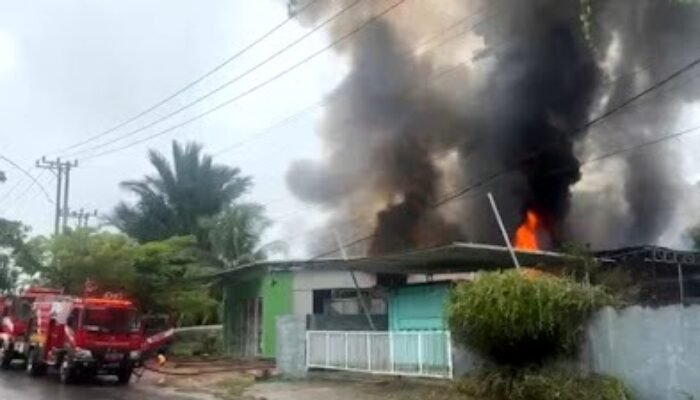 Kebakaran Hanguskan Gudang LPG dan Rumah Warga Buntok, Diduga dari Timbunan BBM