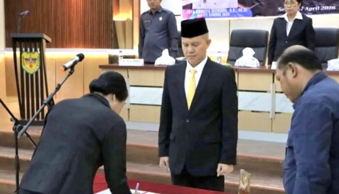 Bupati Gunung Mas Lantik Dua Pejabat dan Puluhan Kepala Sekolah