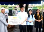 Rayakan Idul Adha, Bupati Gunung Mas Serahkan 6 Sapi Kurban