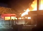 Breaking News! Rumah Mantan Wakil Bupati Barsel Ludes Dilalap Si Jago Merah