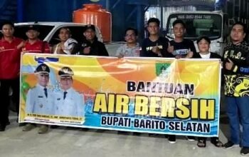 Peduli Desa Terdampak Kekeringan, Dinas PUPR Barsel Salurkan Bantuan Air Bersih