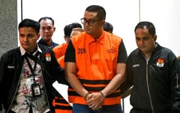 KPK Tetapkan Bupati Klaten dan Kepala Perwakilan BPK Jateng sebagai Tersangka